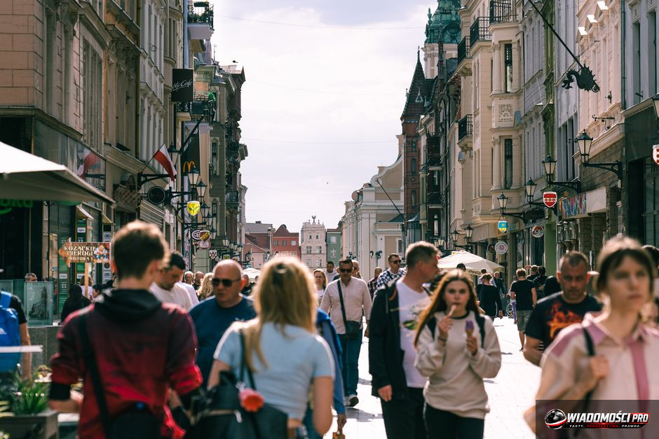Czy Polacy są obywatelami drugiej kategorii? Analiza nastrojów