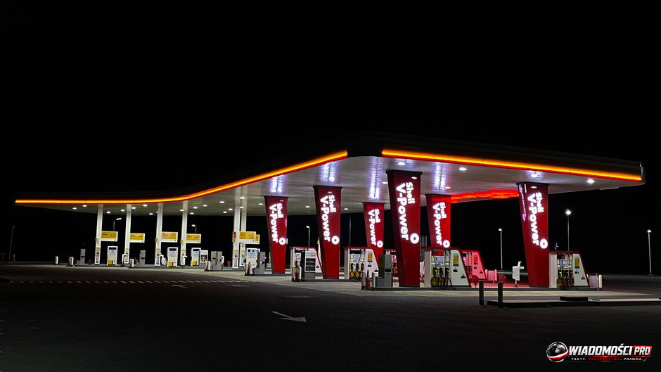 Wykresy giełdowe prezentujące zmienność kursu akcji spółki.