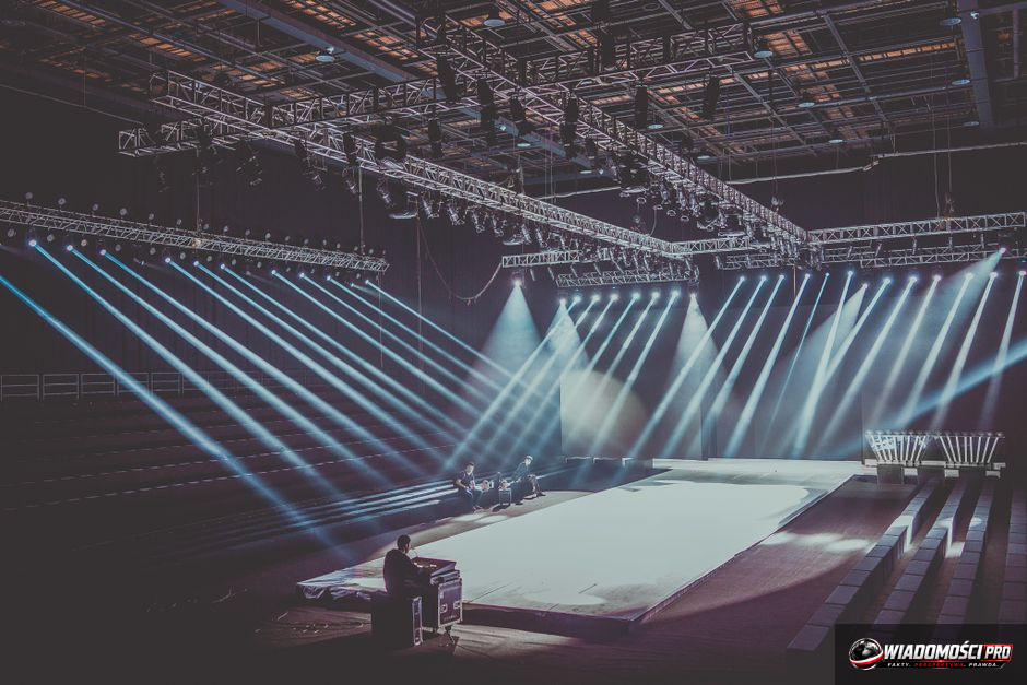 Systemy bezpieczeństwa przy wejściu na arenę Eurowizji.
