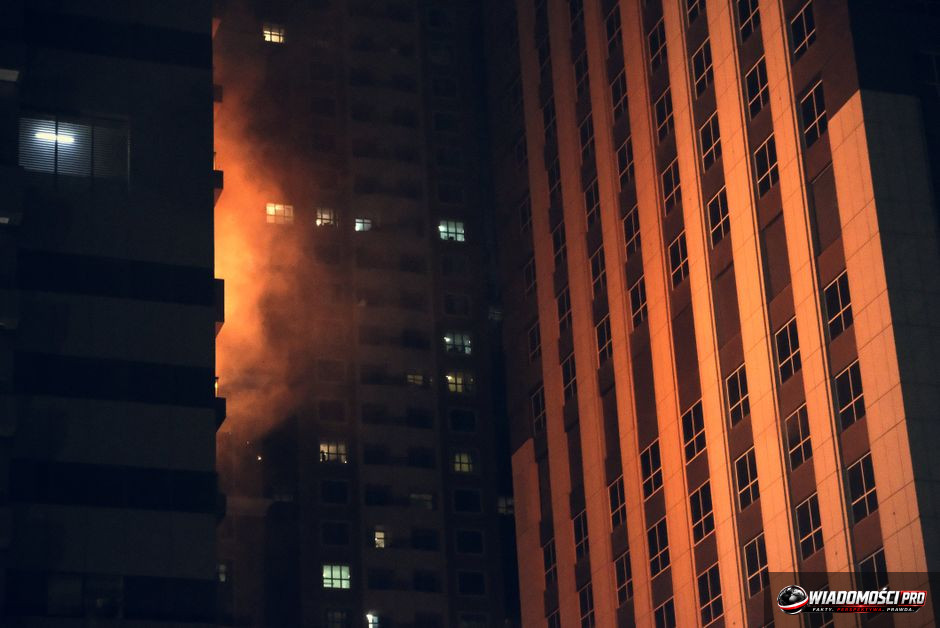 Piekło w Pekinie: Awionetka uderzyła w najwyższy wieżowiec świata