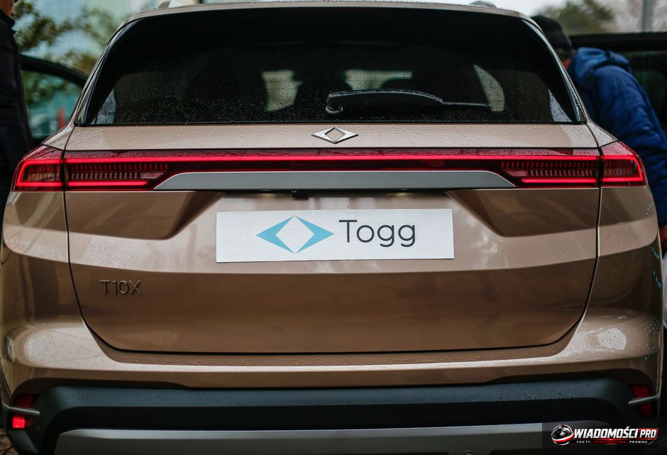 Range Rover Electric: скільки він проїде на одному заряді?